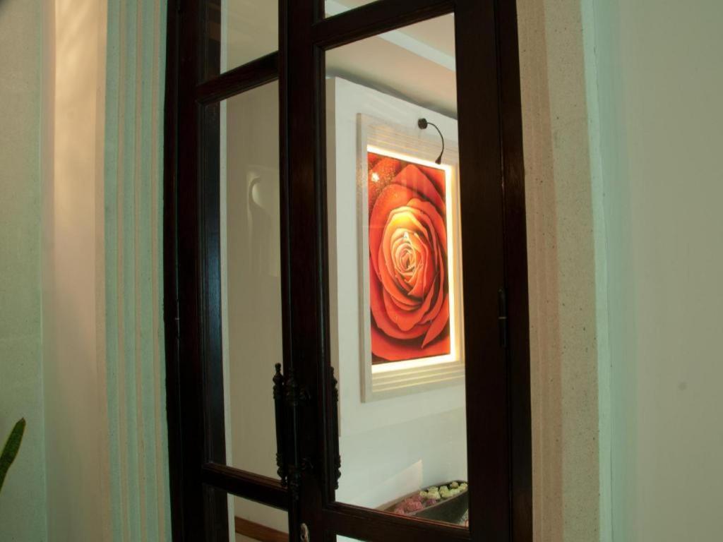ลา โรส บูติก โฮเต็ล แอนด์ สปา Hotel พนมเปญ ภายนอก รูปภาพ