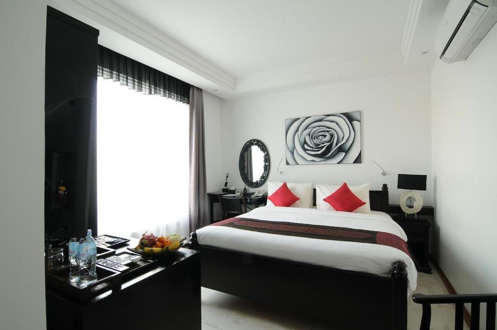 ลา โรส บูติก โฮเต็ล แอนด์ สปา Hotel พนมเปญ ภายนอก รูปภาพ